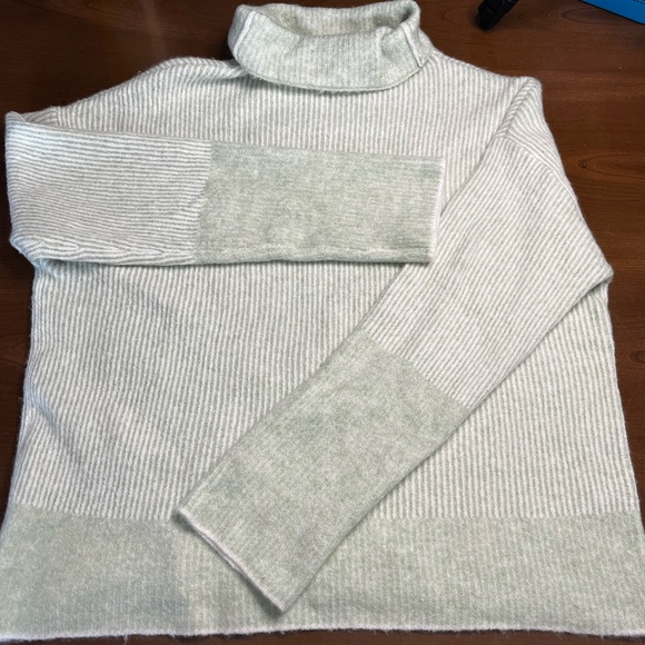 Calvin Klein Pin Striped‎ Knit Sweater in Sage - Picture 1 of 8